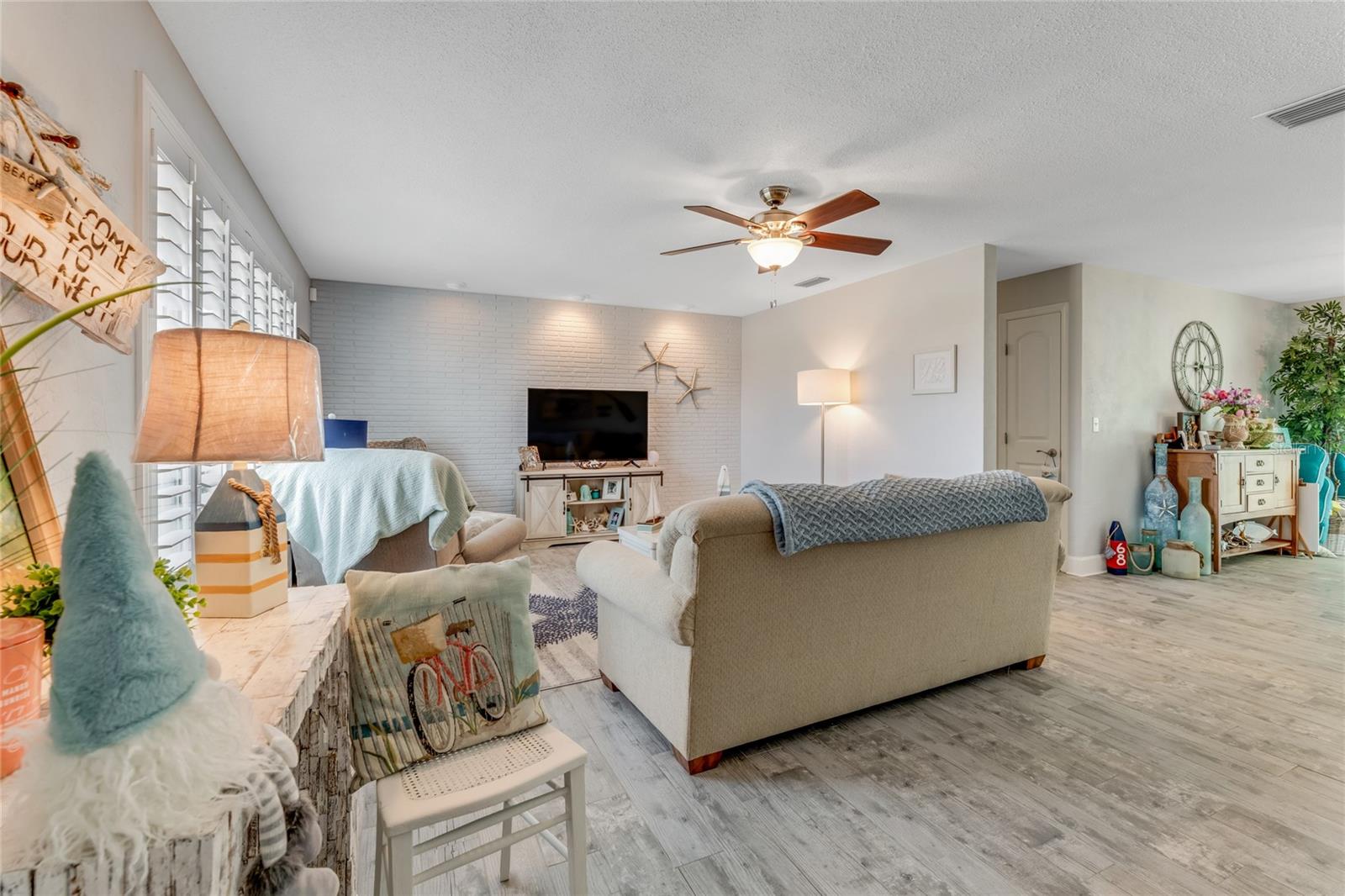 114 OCEAN AIRE TERRACE N