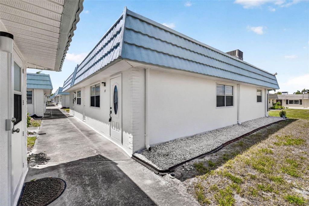Photo of 1801 Bedford Lane #27, Sun City Center, FL 33573 (MLS # TB8491073)