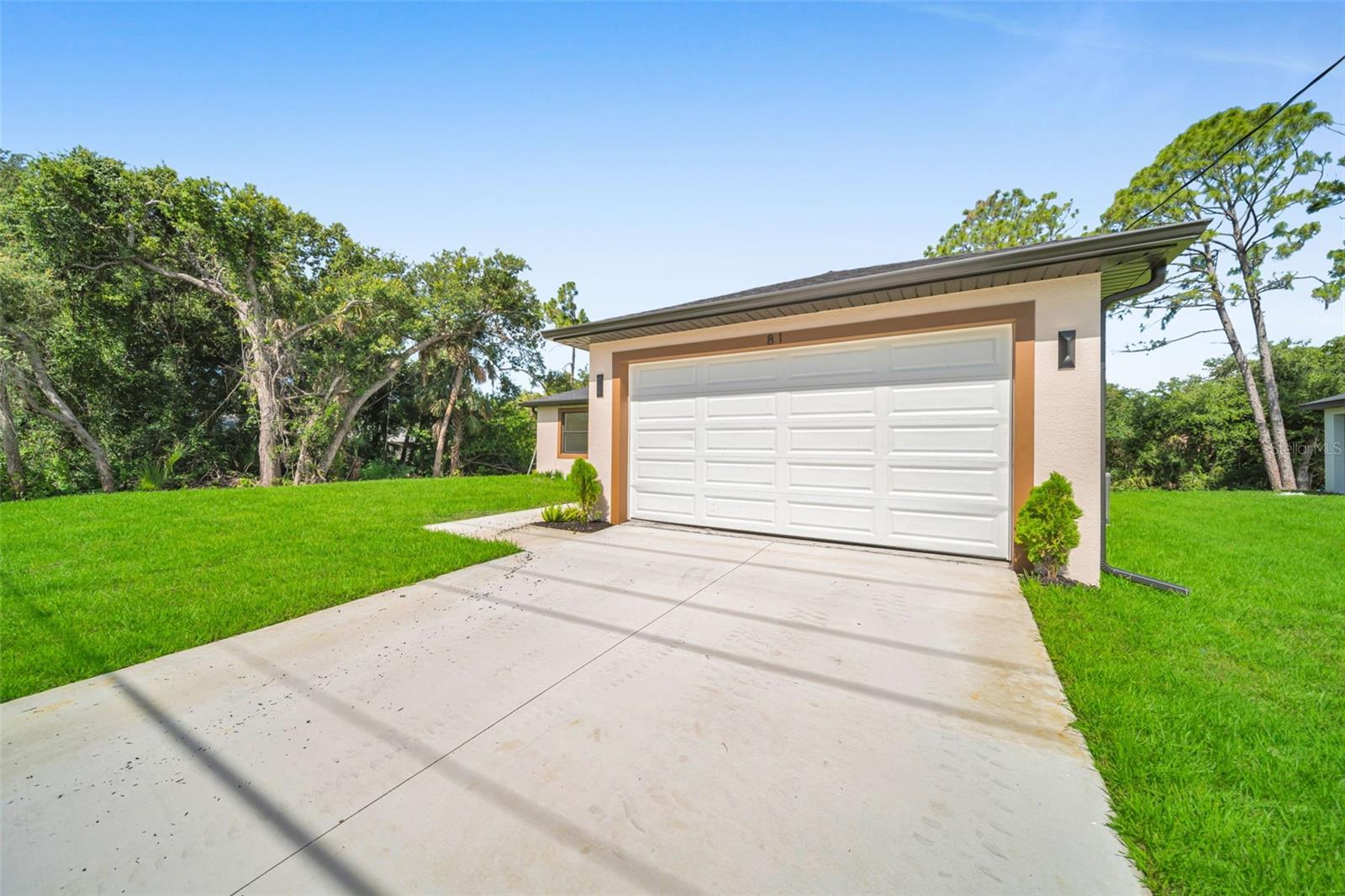Brand-New 2025 Construction in Port Charlotte! Beautiful 3-bedroom + den, 2-bath home with a bright open floor plan and modern finishes
throughout. Enjoy a stunning kitchen with white shaker cabinets, quartz-style counters, stainless steel appliances, and a spacious island. The
home features sleek oversized tile flooring, elegant lighting, and a luxurious owner’s suite with double vanities and a large walk-in shower.
Additional highlights: Den/office space Indoor laundry 2-car garage
