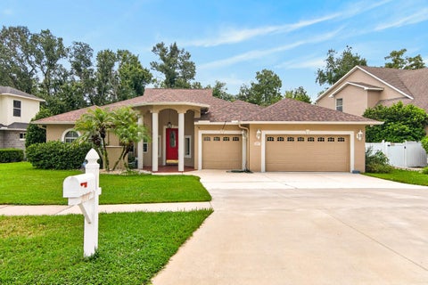Photo of 2007 River Crossing Drive, Valrico, FL 33596 (MLS # TB8541785)
