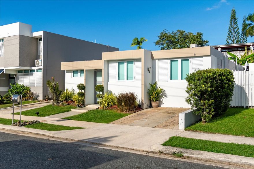 Elegant single-story residence in Prado Alto, Guaynabo, completely renovated and move-in ready. The main house features 3 bedrooms and 2 bathrooms, and in the back, there is an additional room with a full bathroom and a private entrance through the patio — perfect for hosting family or guests.

With 1,874 sq. ft. of construction and a 377 m² lot, you’ll enjoy a spacious and comfortable home with a cozy patio, ideal for outdoor relaxation. The property is equipped with a water cistern and generator, providing convenience at all times.

Prado Alto offers excellent amenities: playground, basketball, tennis, and soccer courts, a gazebo, and 24/7 security, supported by an HOA fee of $105 monthly. Located in a privileged area, just minutes from supermarkets, schools, restaurants, and much more. Call now to schedule a showing