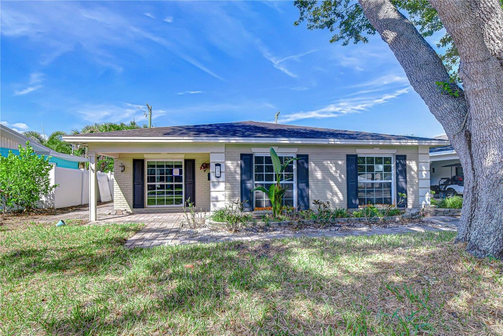 Photo of 615 E Davis Boulevard, Tampa, FL 33606 (MLS # TB8475192)