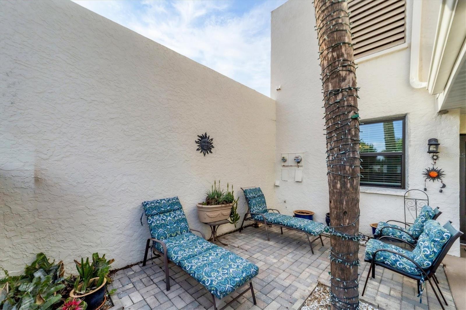 445 PALM TREE DRIVE
