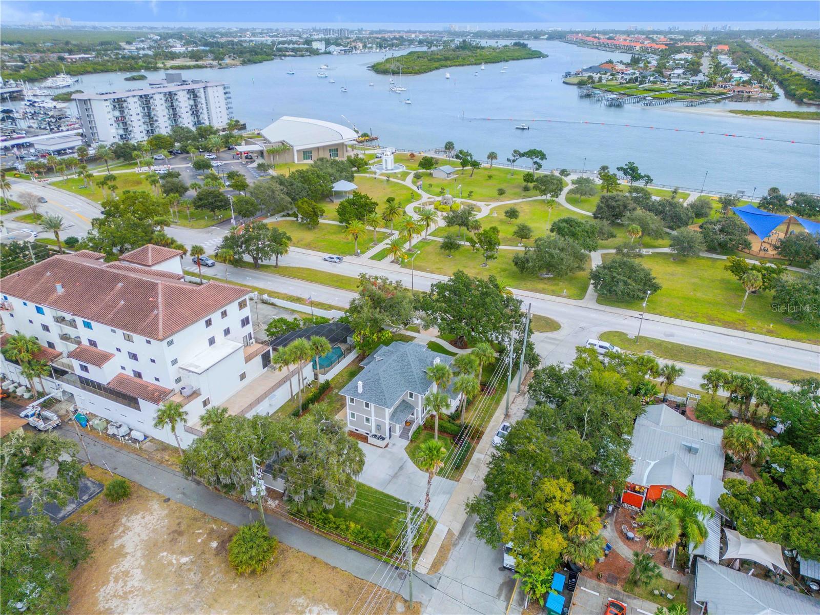 214 S RIVERSIDE DRIVE