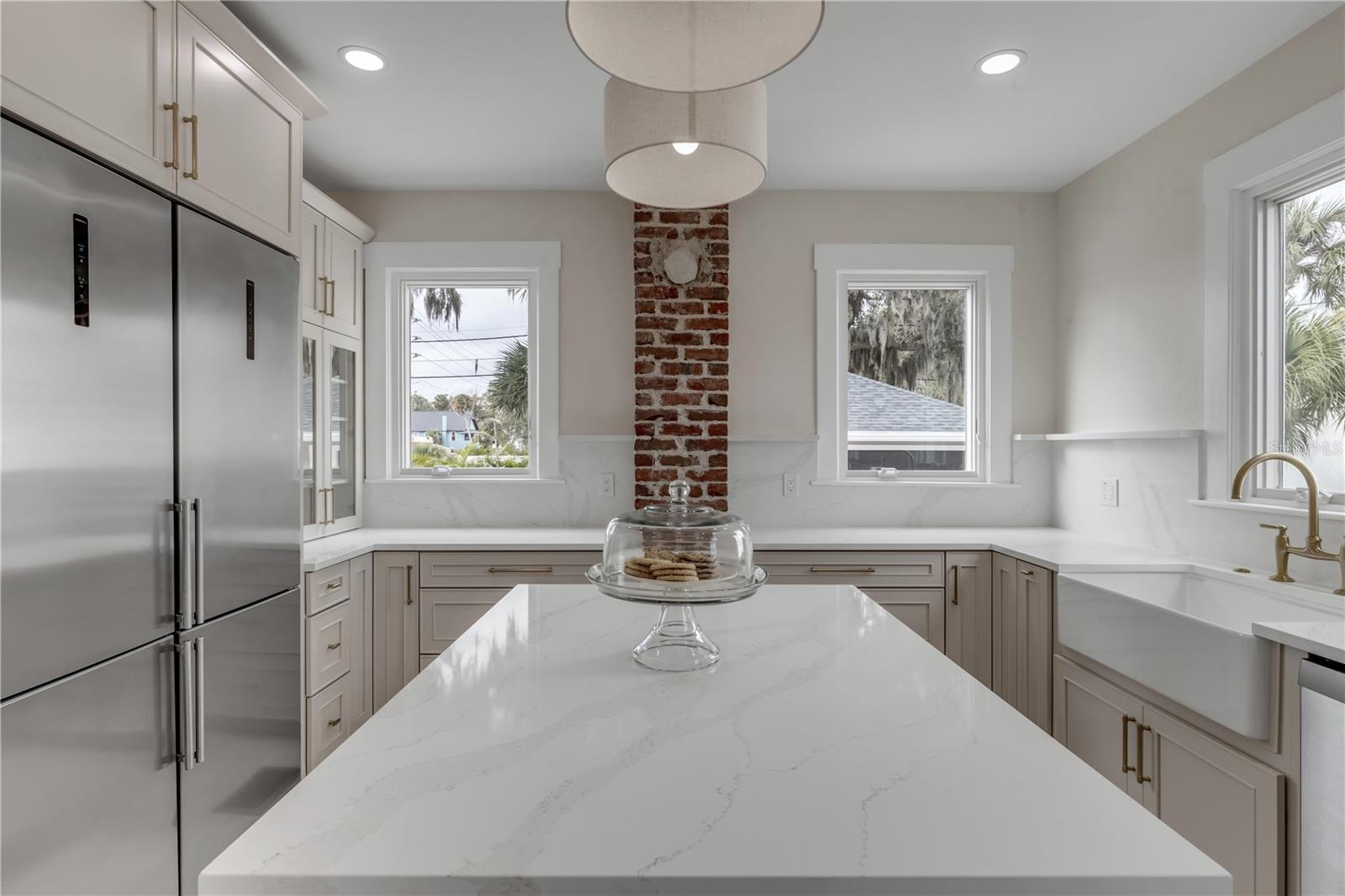 214 S RIVERSIDE DRIVE