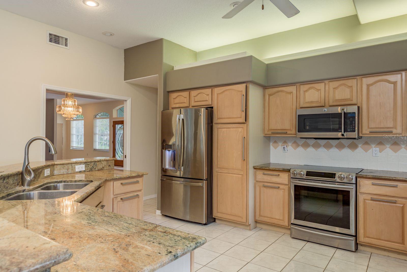1534 E LAKE WOODLANDS PARKWAY