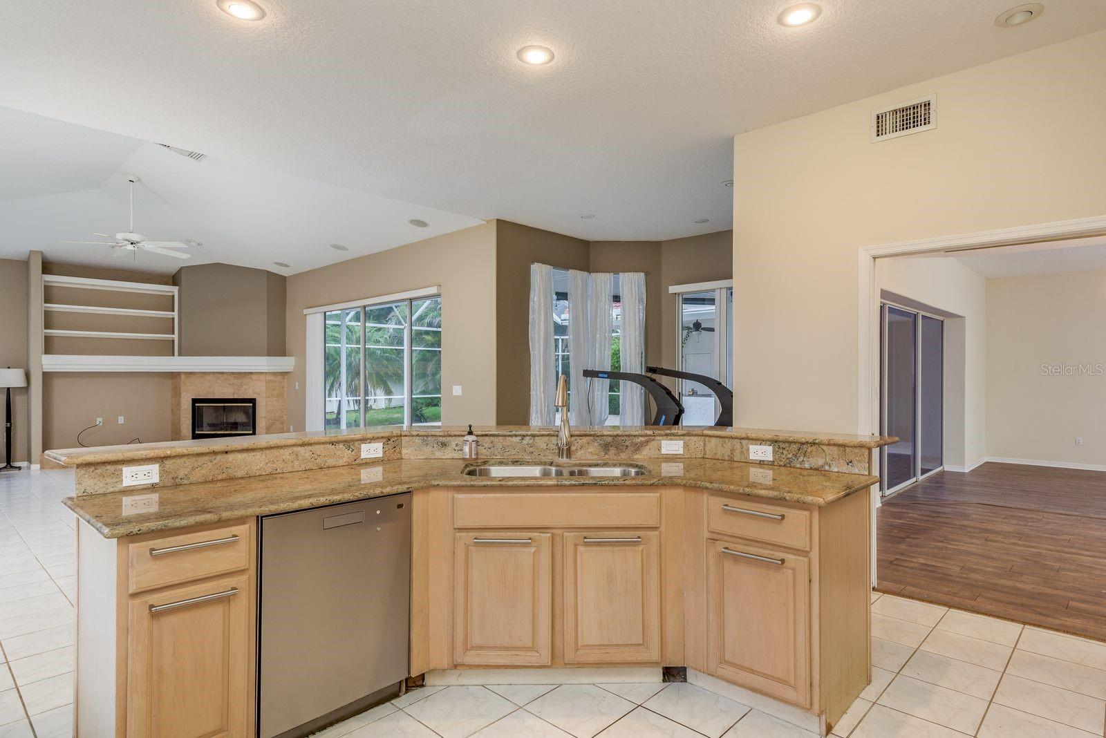 1534 E LAKE WOODLANDS PARKWAY