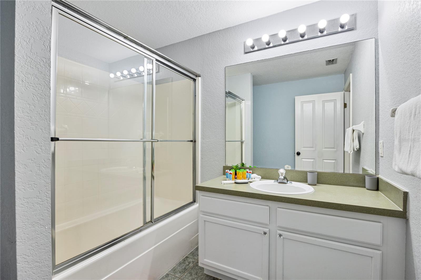 RESERVE AT TOWN CENTER - Residential Lease