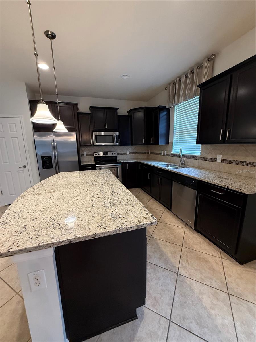 FOUNTAIN PARK PH 01 - Residential Lease