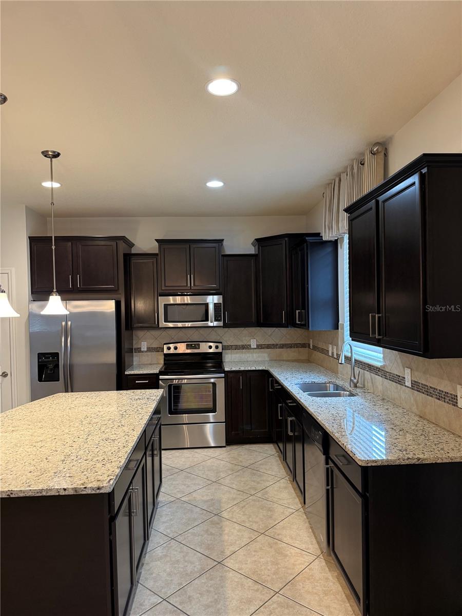 FOUNTAIN PARK PH 01 - Residential Lease