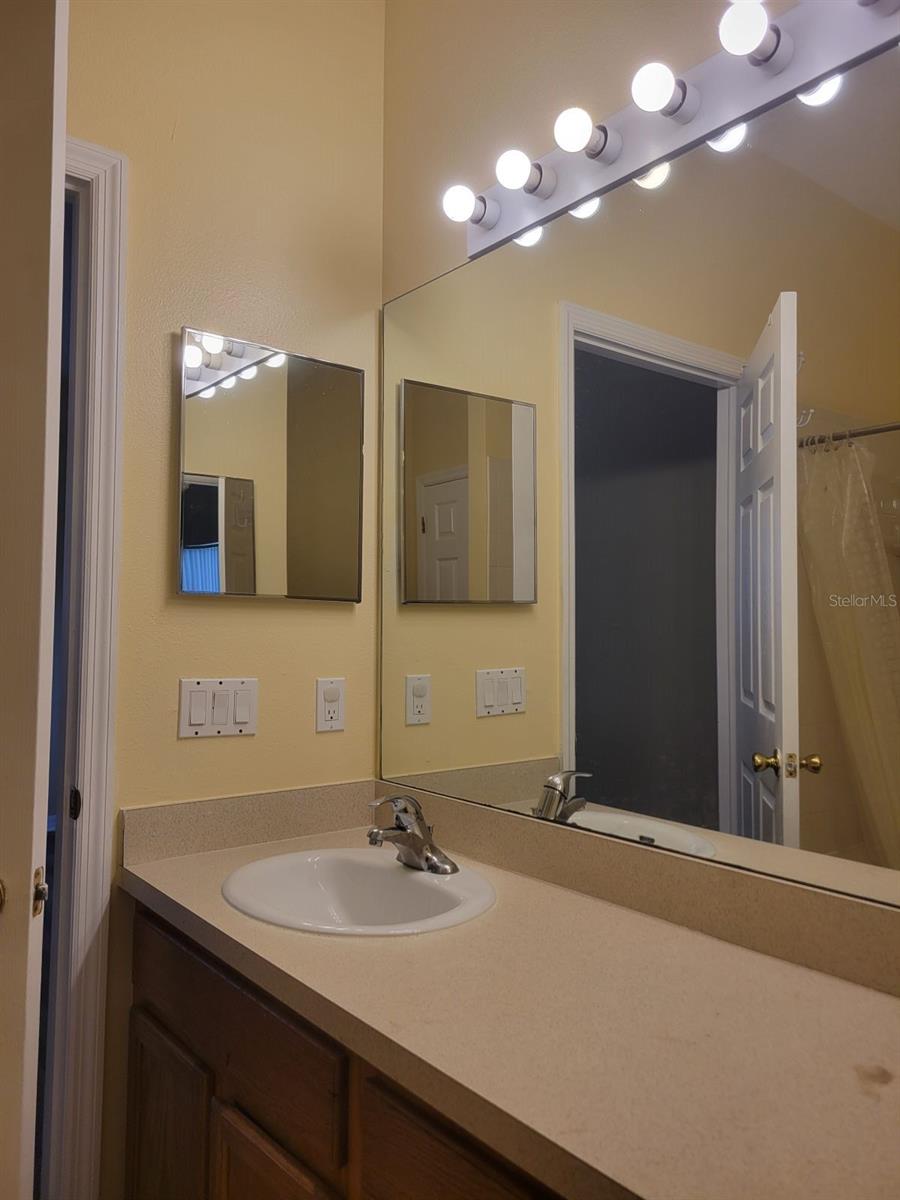 OAK PARK - Residential Lease