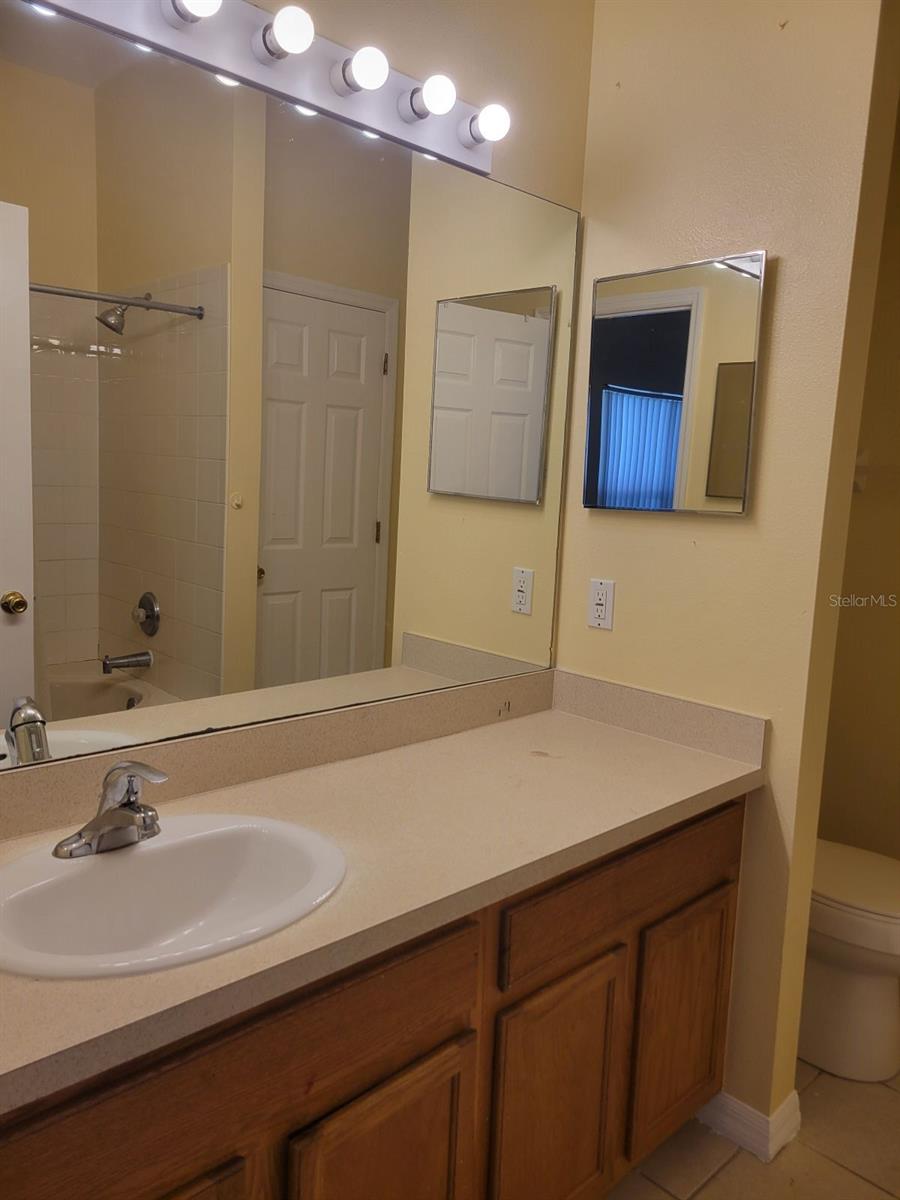 OAK PARK - Residential Lease