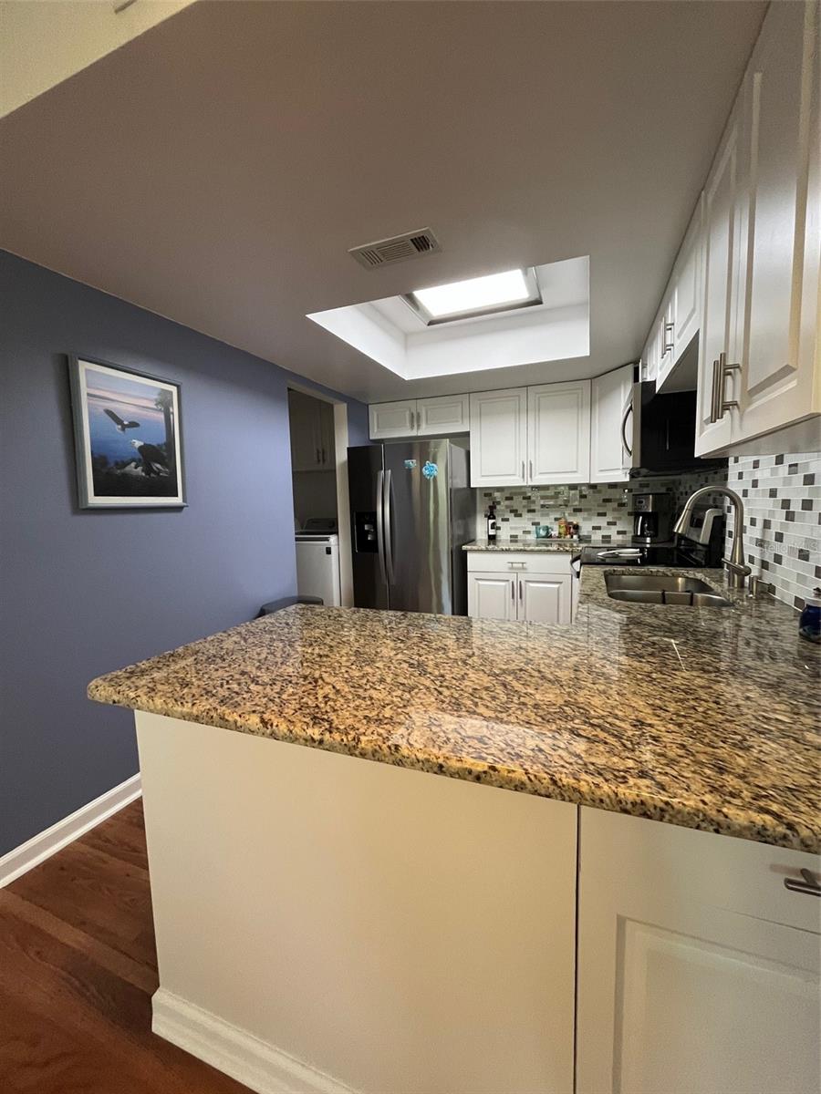 404 LENNOX ROAD W 404