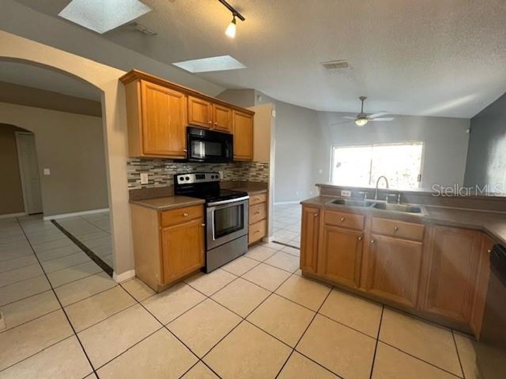 Photo of 202 Woodbury Pines Circle, Orlando, FL 32828 (MLS # O6403840)