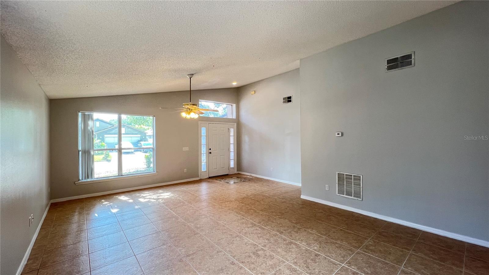 1120 WHITEWOOD WAY