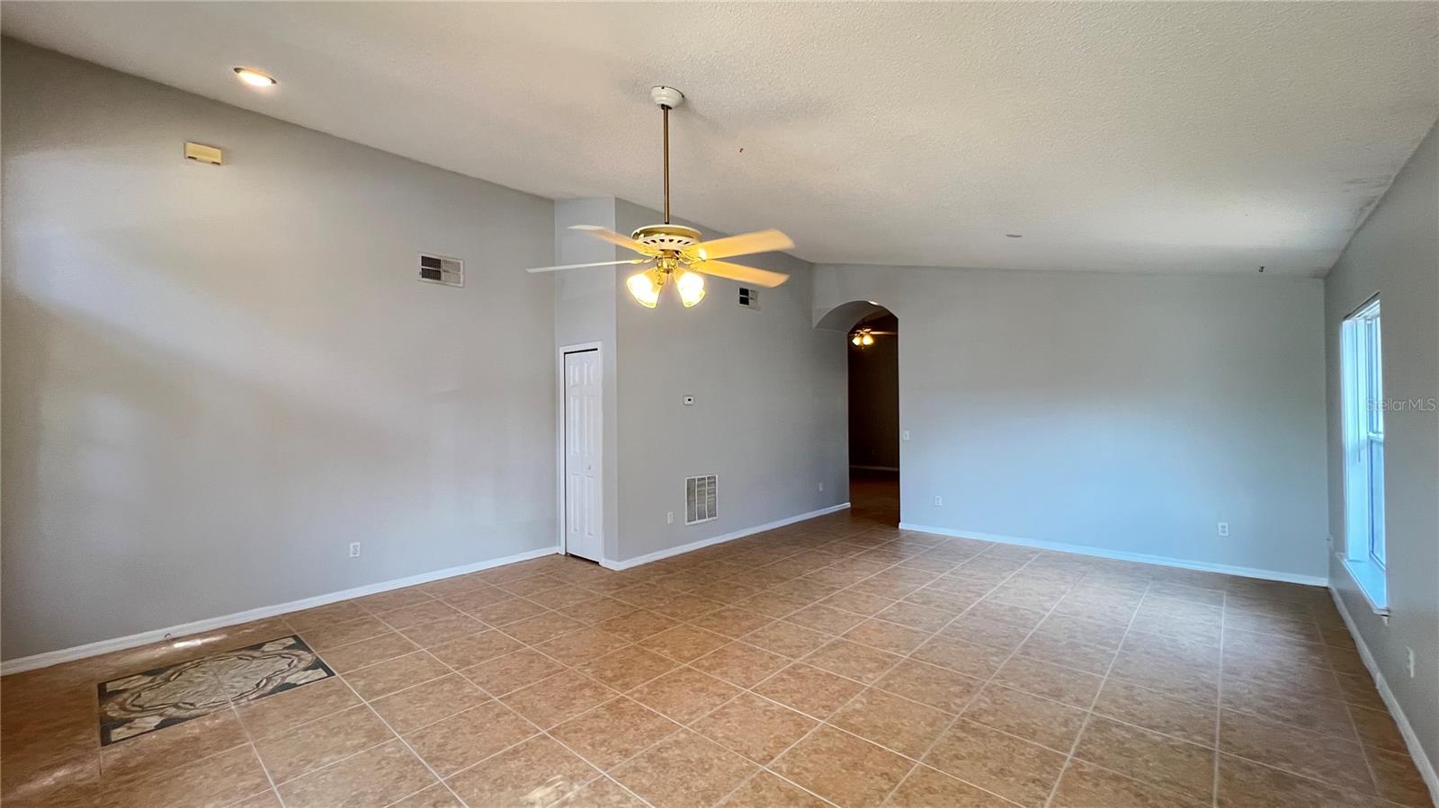 1120 WHITEWOOD WAY