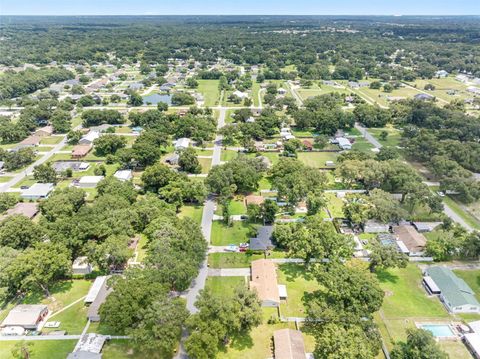 A home in LAKELAND