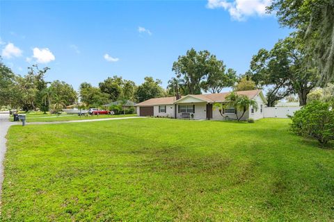 A home in LAKELAND