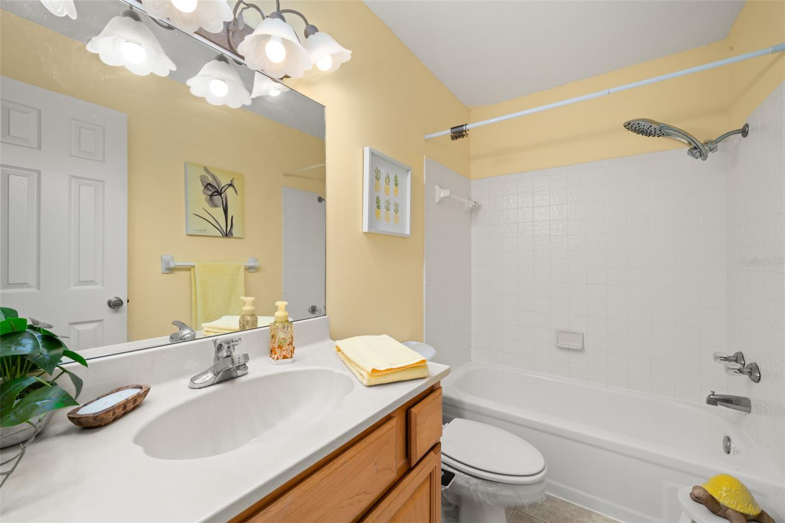 BAY STREET VILLAS - Residential