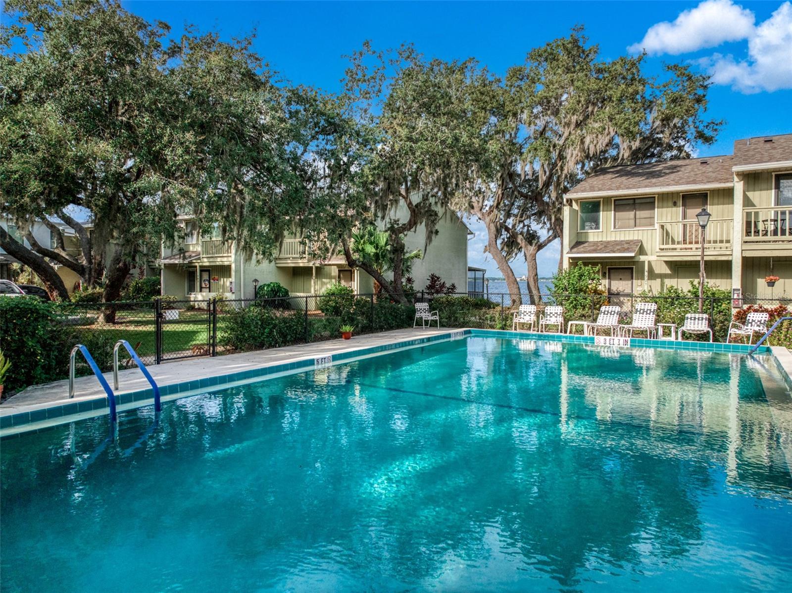 BAY STREET VILLAS - Residential