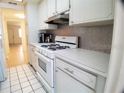 TOWN ARMS APTS CONDO - Residential Lease