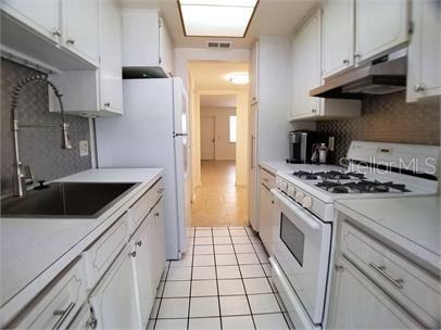 TOWN ARMS APTS CONDO - Residential Lease