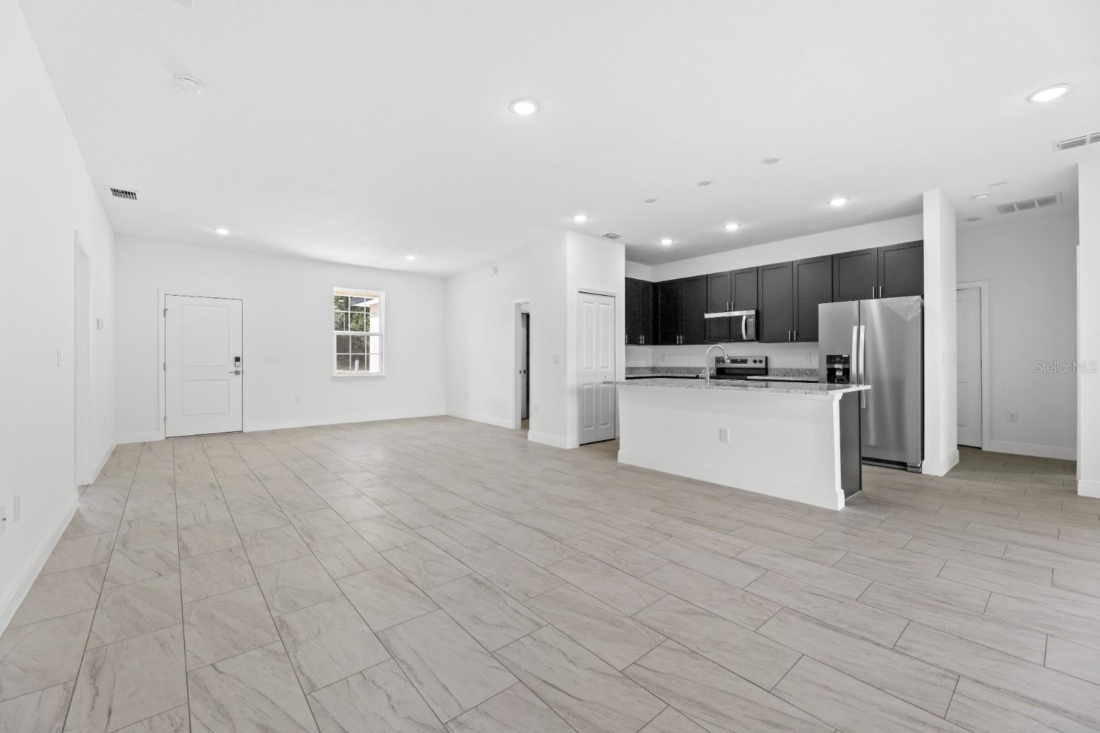 2744 W REDGATE DRIVE