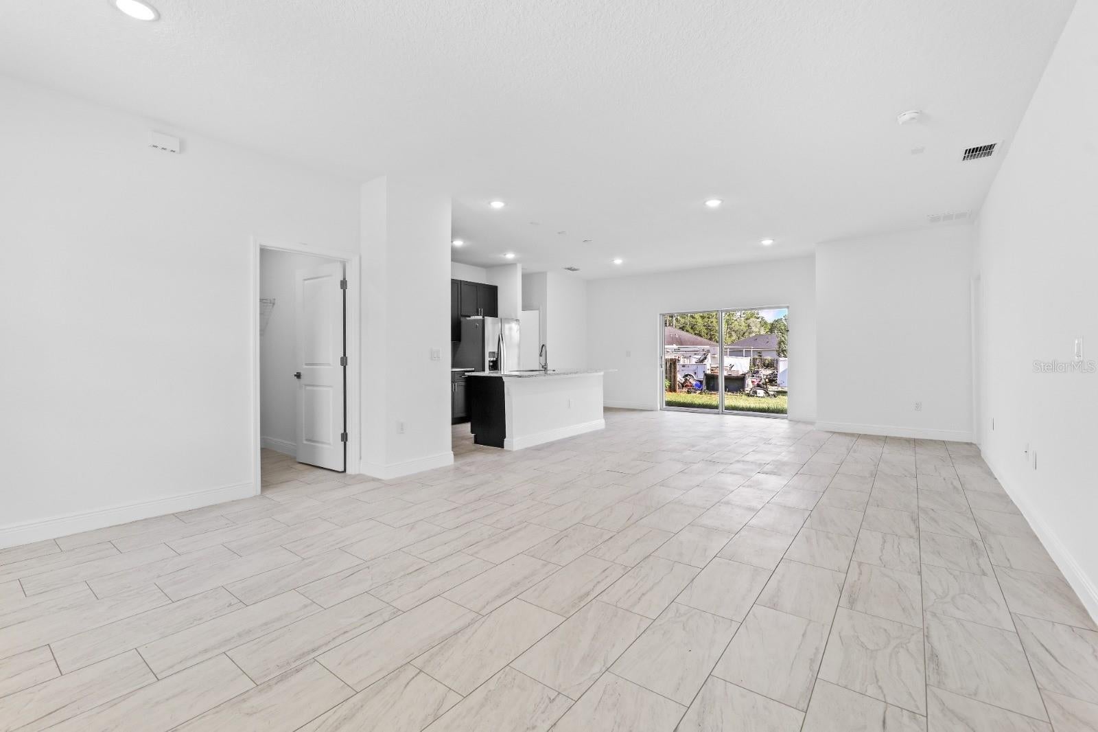 2744 W REDGATE DRIVE