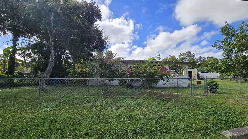 Photo of 9010 W Hamilton Avenue, Tampa, FL 33615 (MLS # TB8450082)
