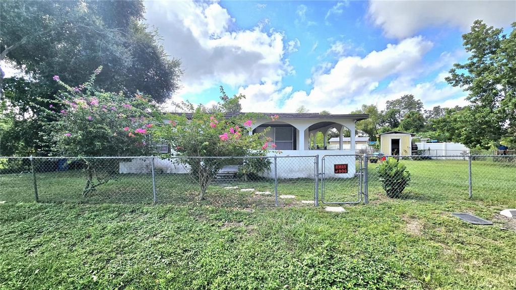 Photo of 9010 W Hamilton Avenue, Tampa, FL 33615 (MLS # TB8450082)