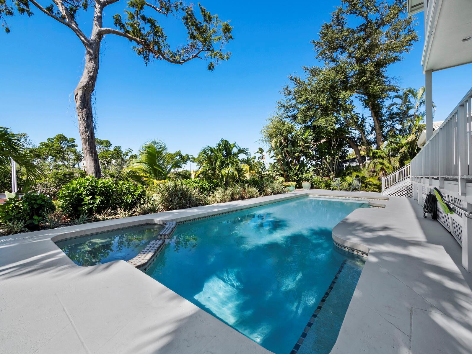 BAY ISLES - Residential