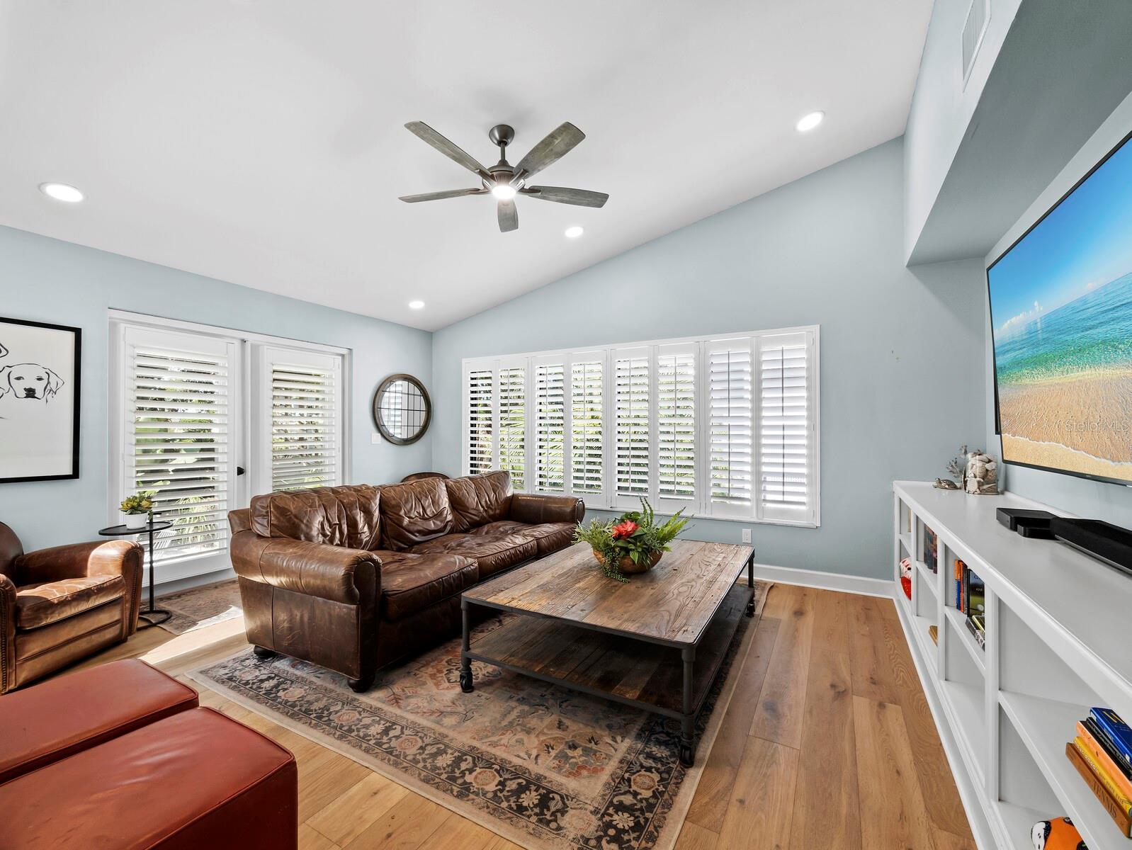 BAY ISLES - Residential