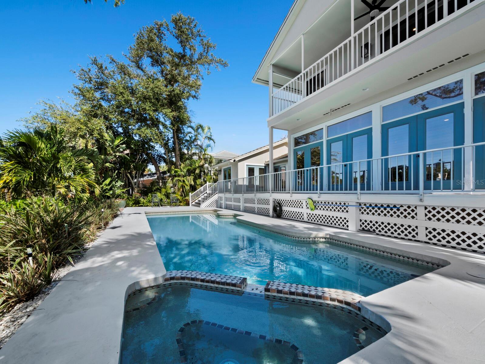 BAY ISLES - Residential