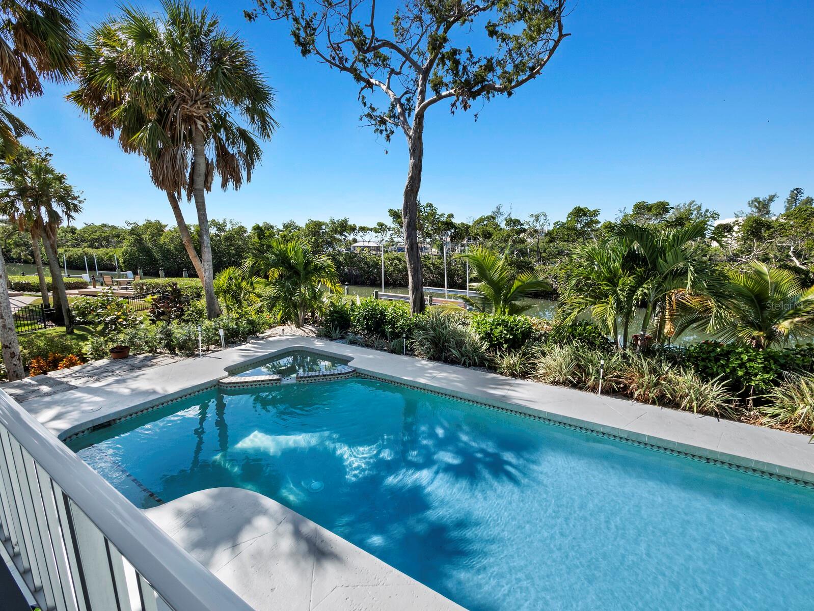 BAY ISLES - Residential