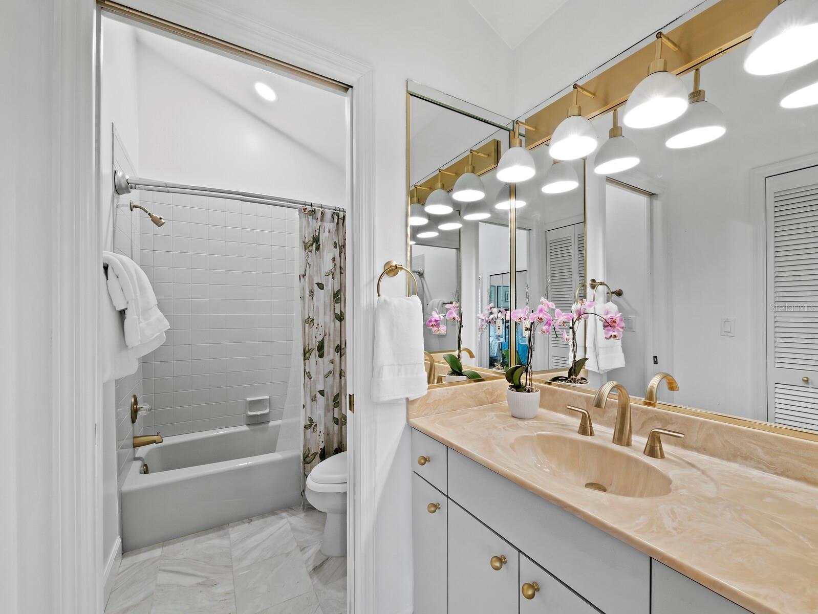 BAY ISLES - Residential