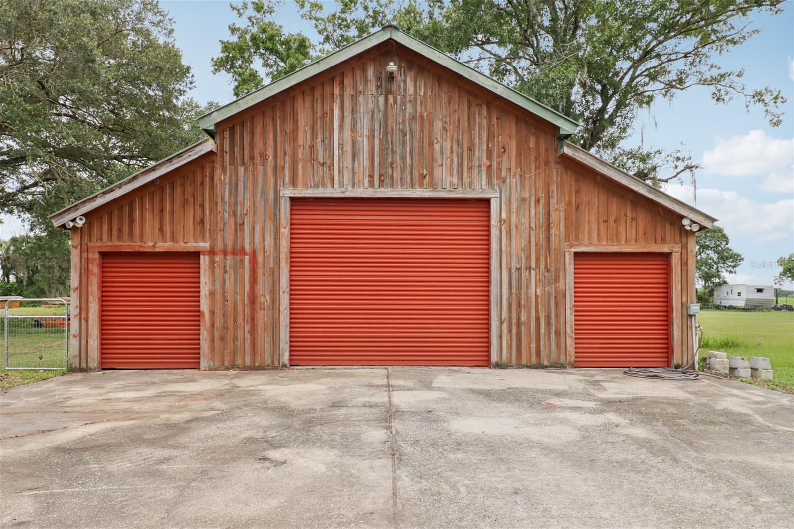 LEE ACRES - Residential