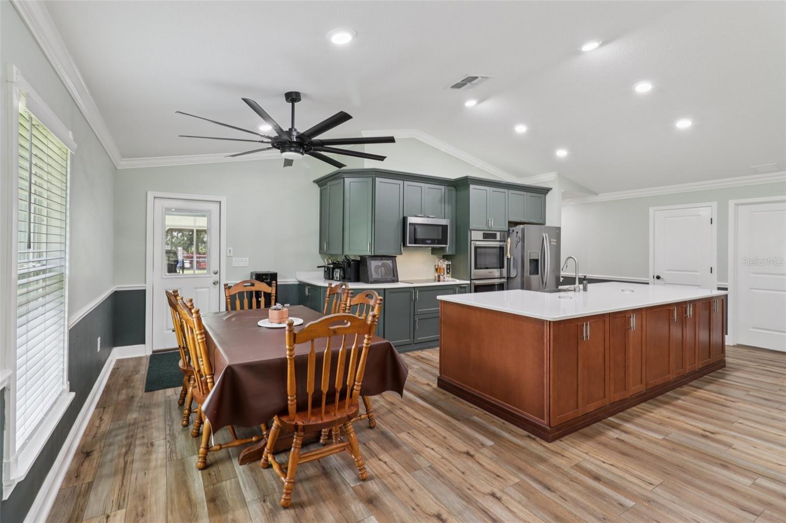 LEE ACRES - Residential