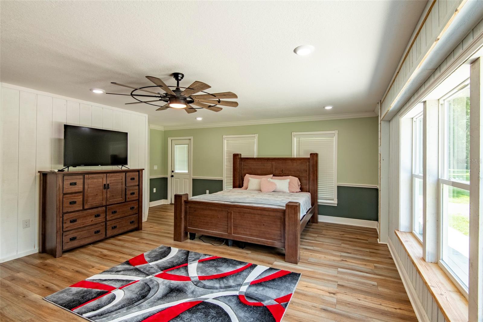 LEE ACRES - Residential