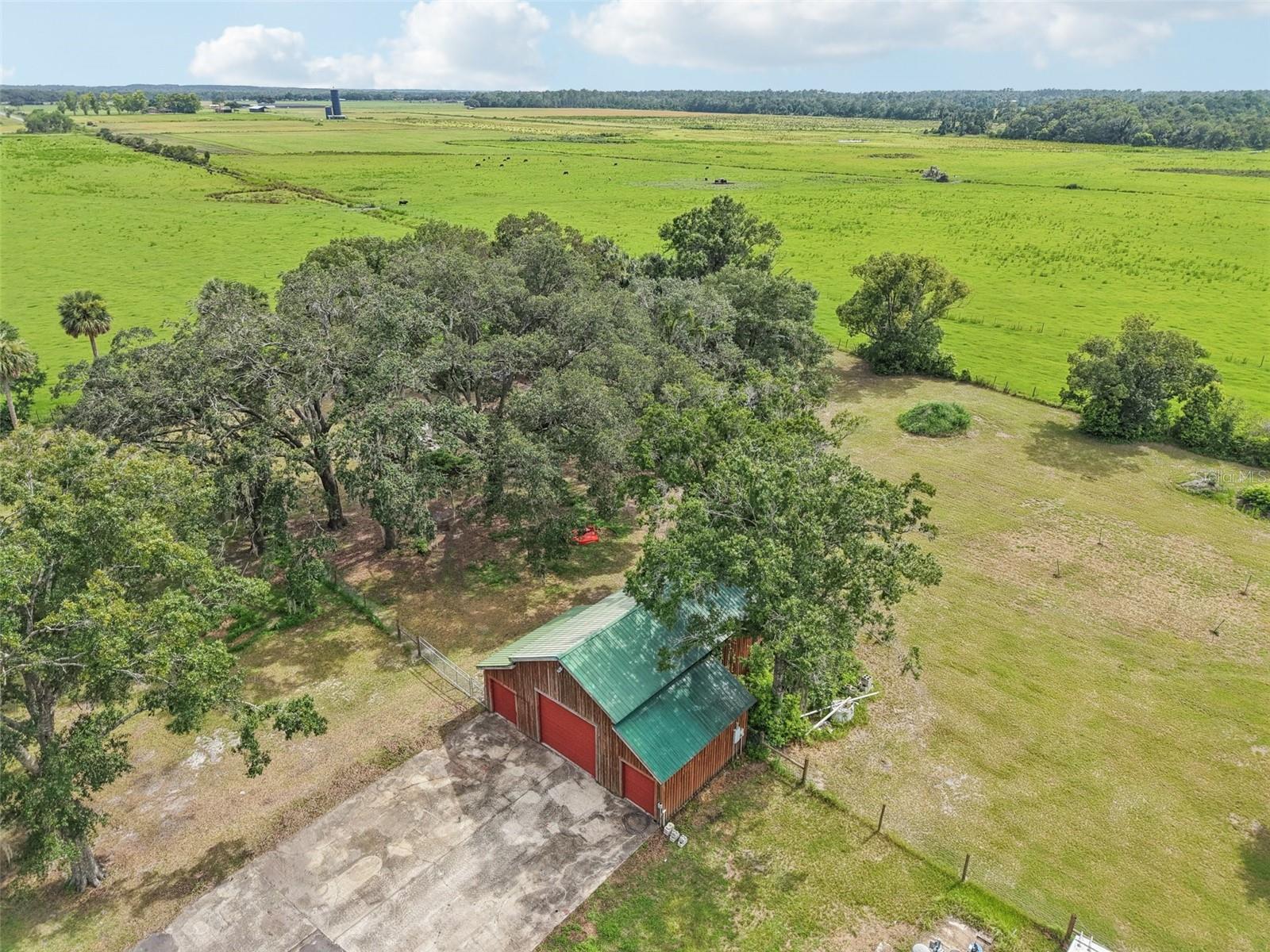LEE ACRES - Residential