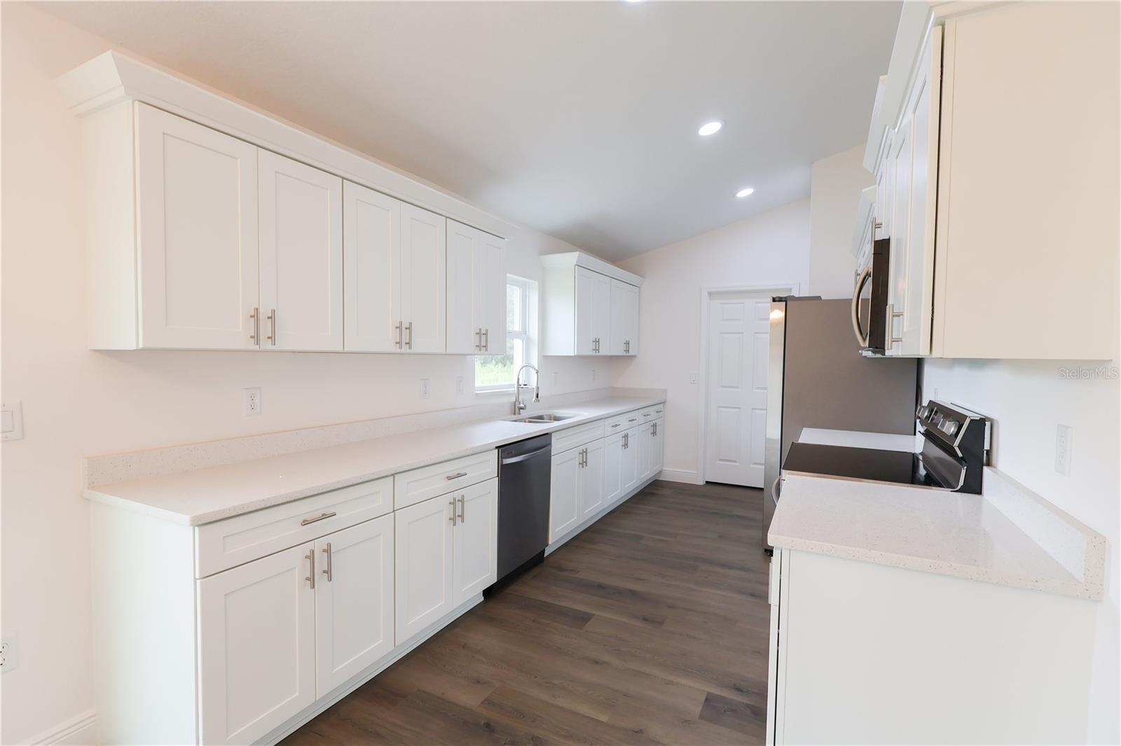 RAINBOW PARK UN #2 - Residential Lease