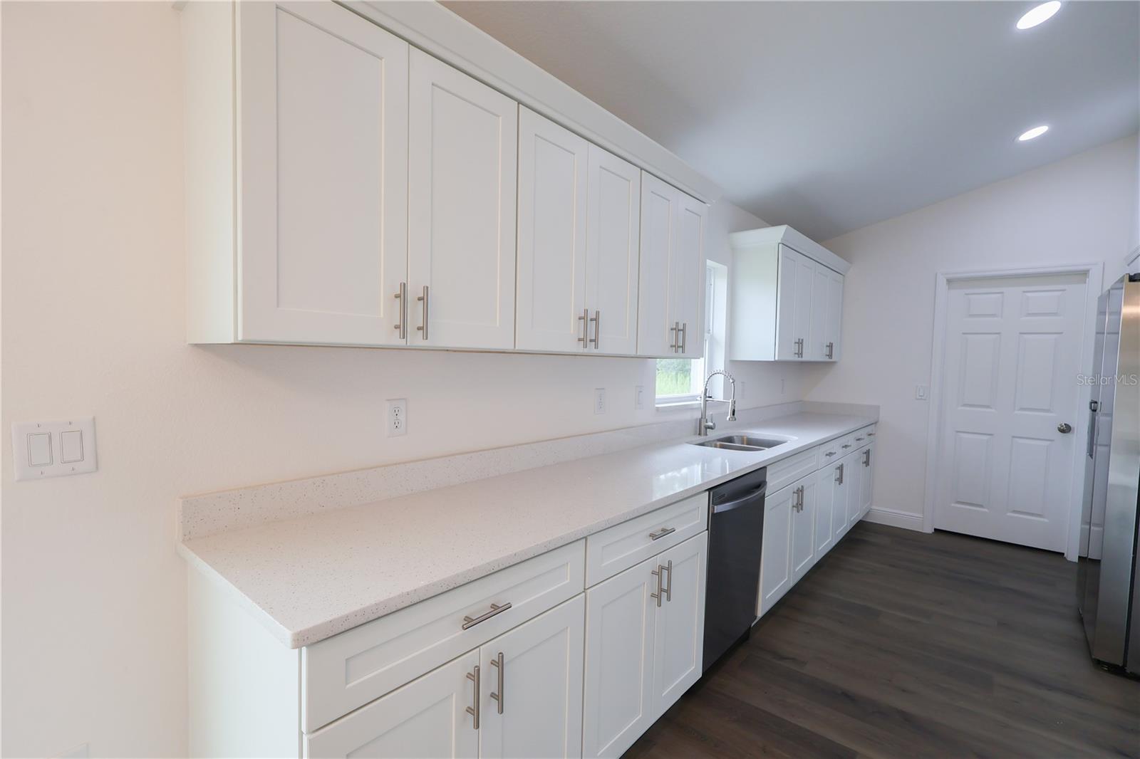 RAINBOW PARK UN #2 - Residential Lease