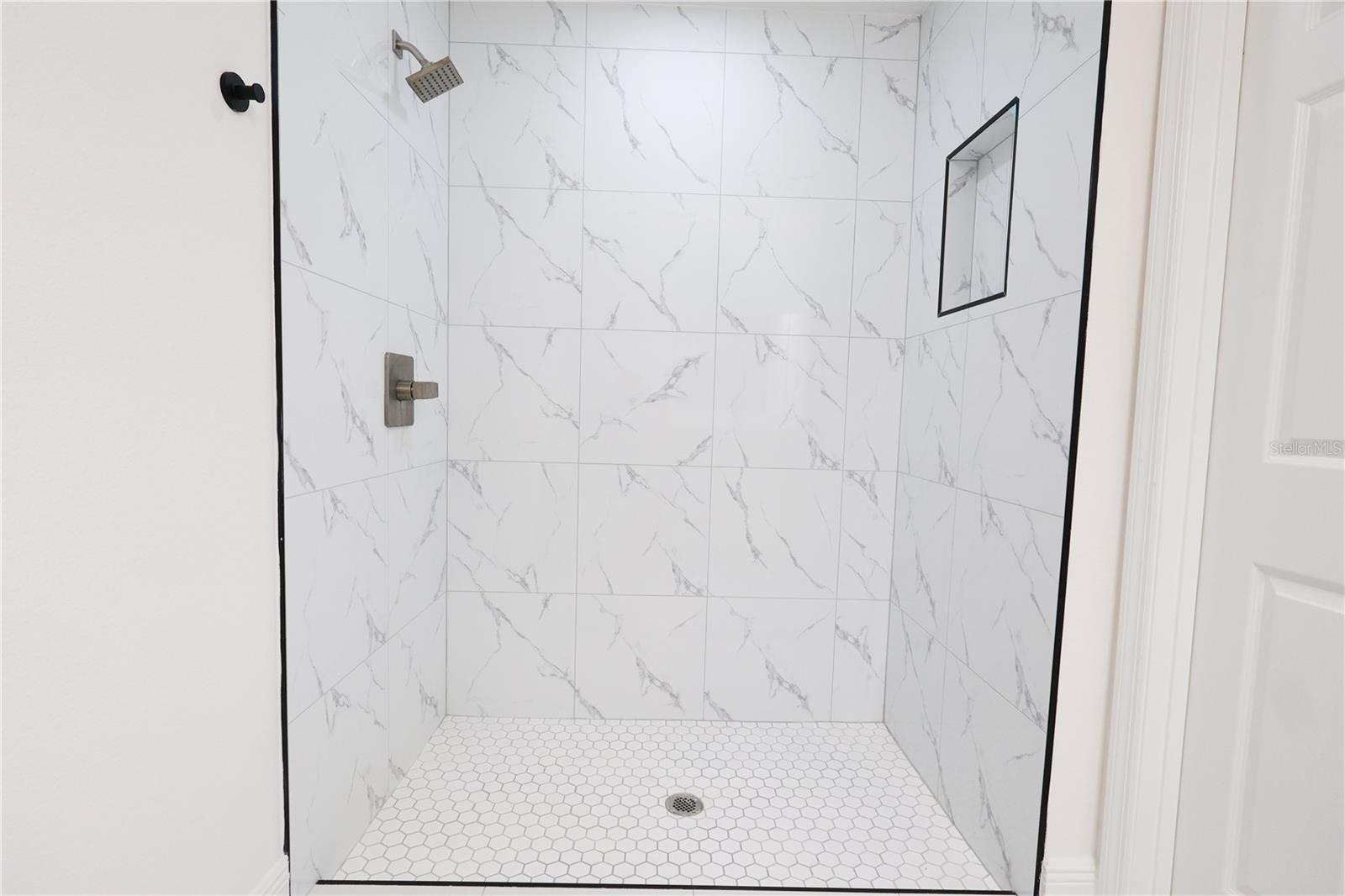 RAINBOW PARK UN #2 - Residential Lease