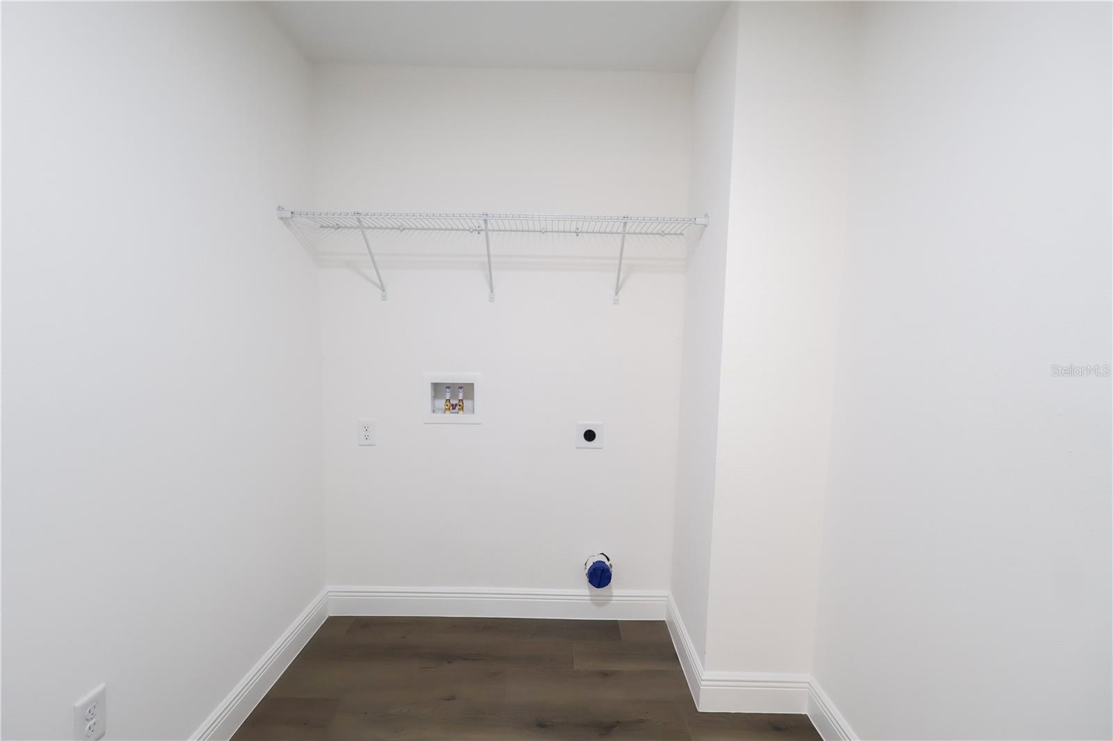 RAINBOW PARK UN #2 - Residential Lease