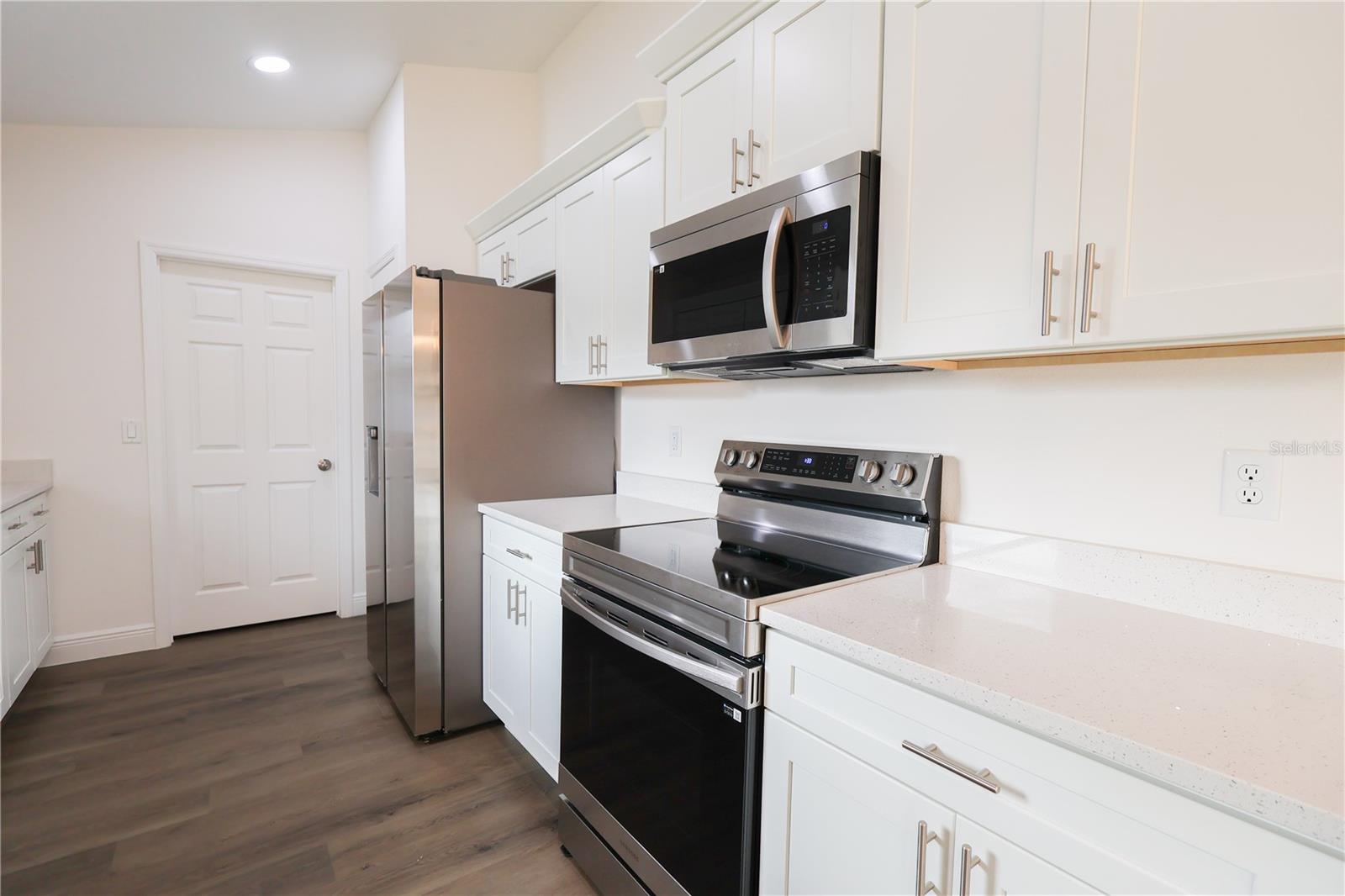 RAINBOW PARK UN #2 - Residential Lease