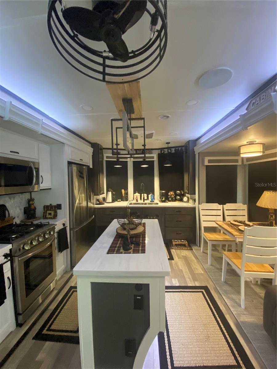 SALT SPRINGS RESORT - Residential