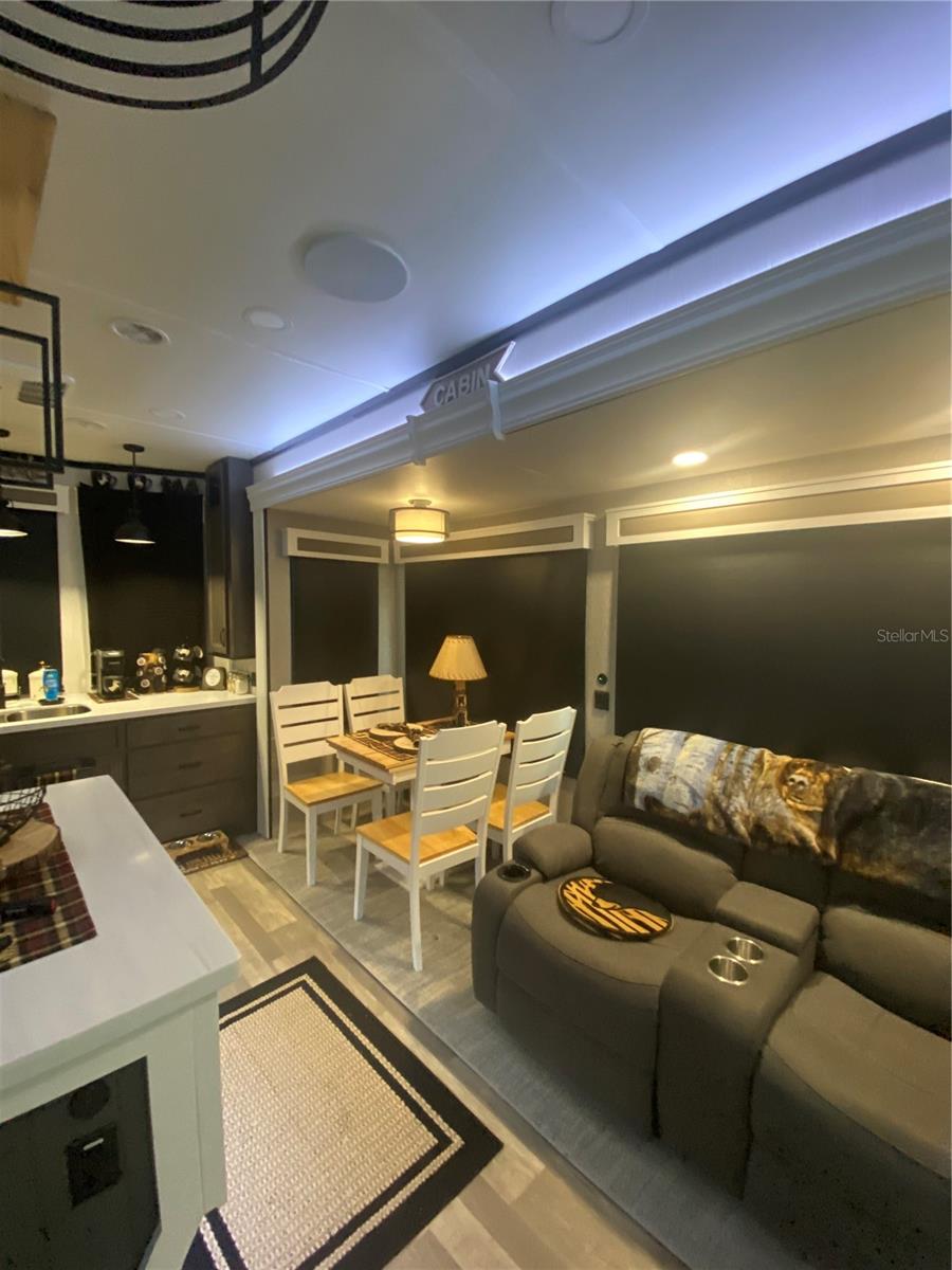 SALT SPRINGS RESORT - Residential