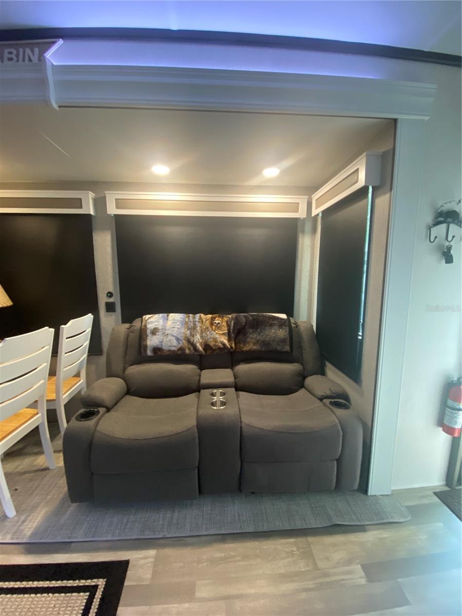 SALT SPRINGS RESORT - Residential