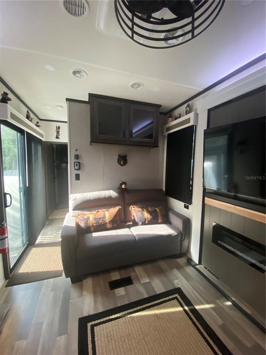 SALT SPRINGS RESORT - Residential