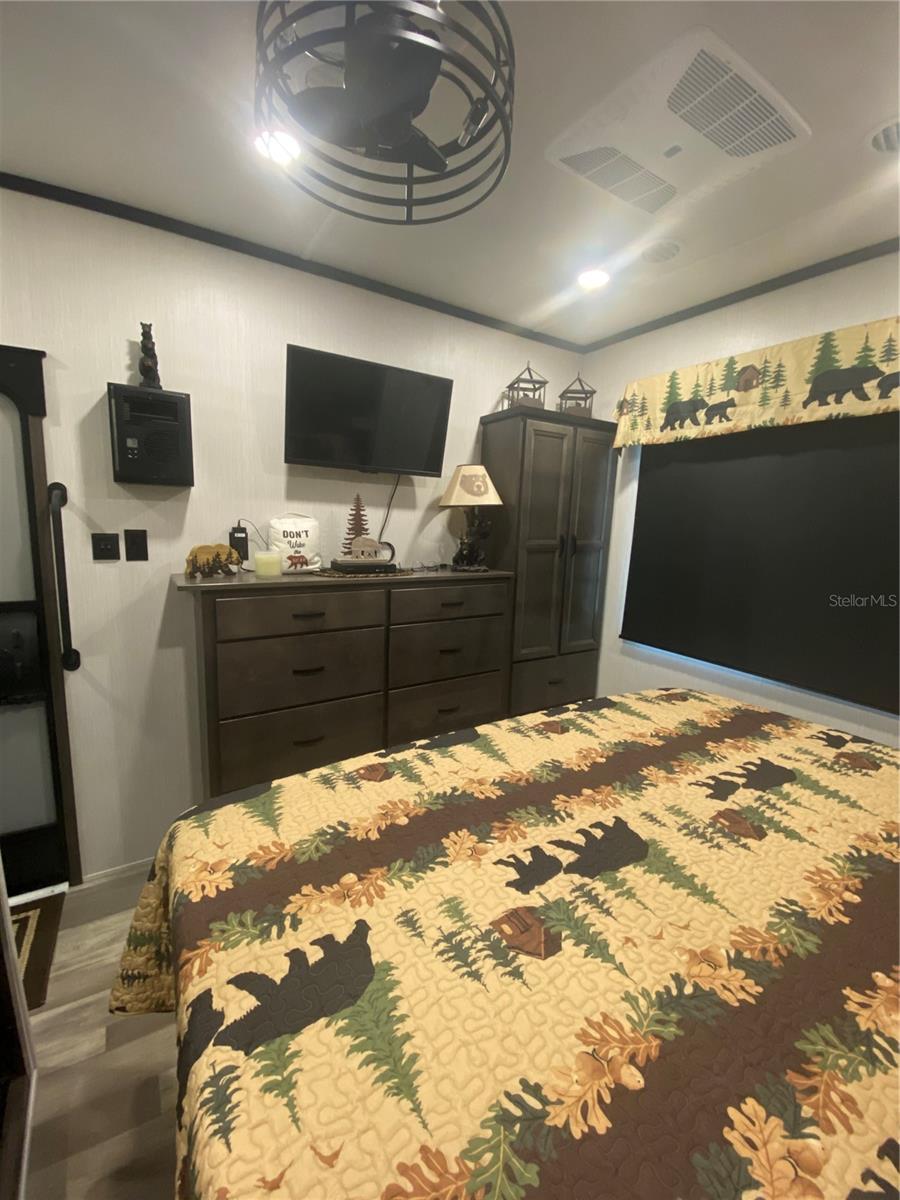 SALT SPRINGS RESORT - Residential