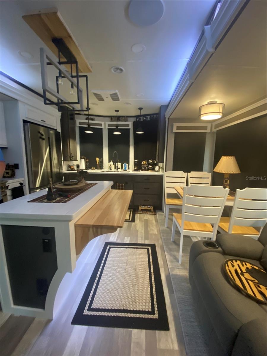 SALT SPRINGS RESORT - Residential